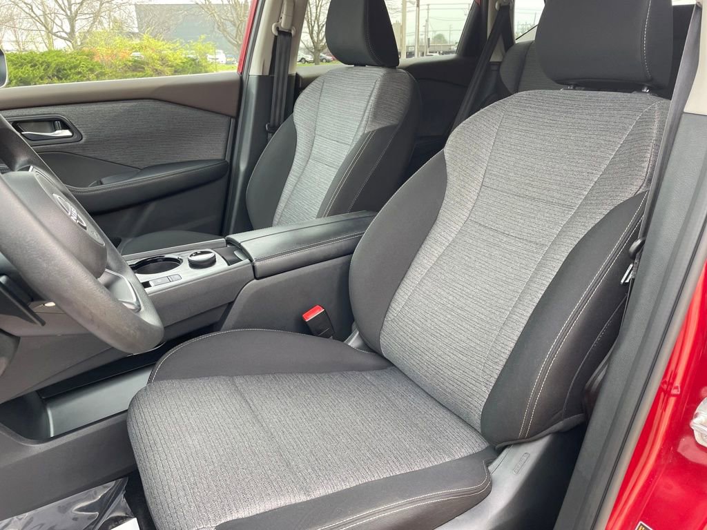 Used 2023 Nissan Rogue SV image 15