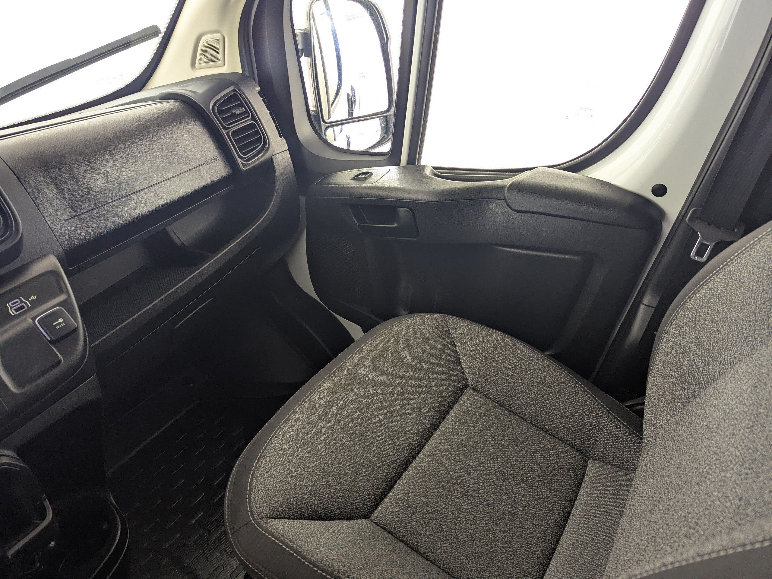 Used 2025 RAM ProMaster 2500 w/ U-Haul Equipment Group FWD image 14