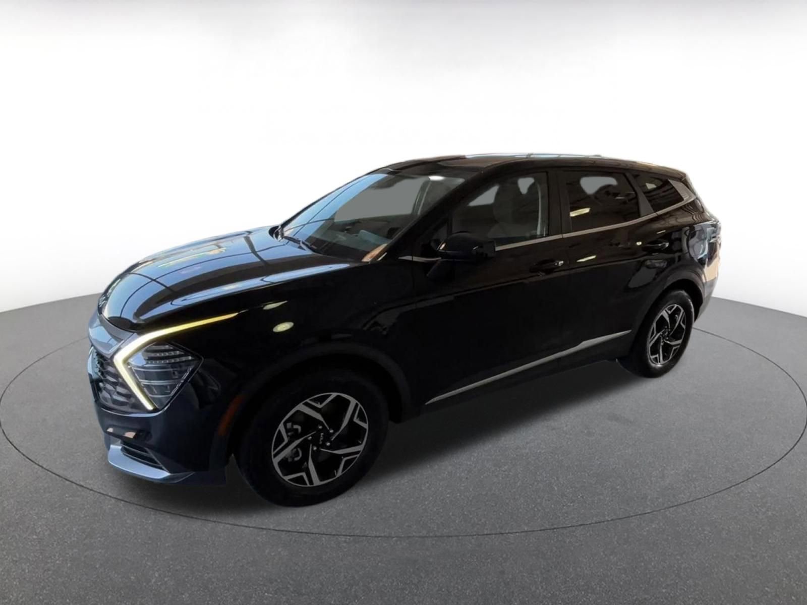 Used 2025 Kia Sportage LX image 8