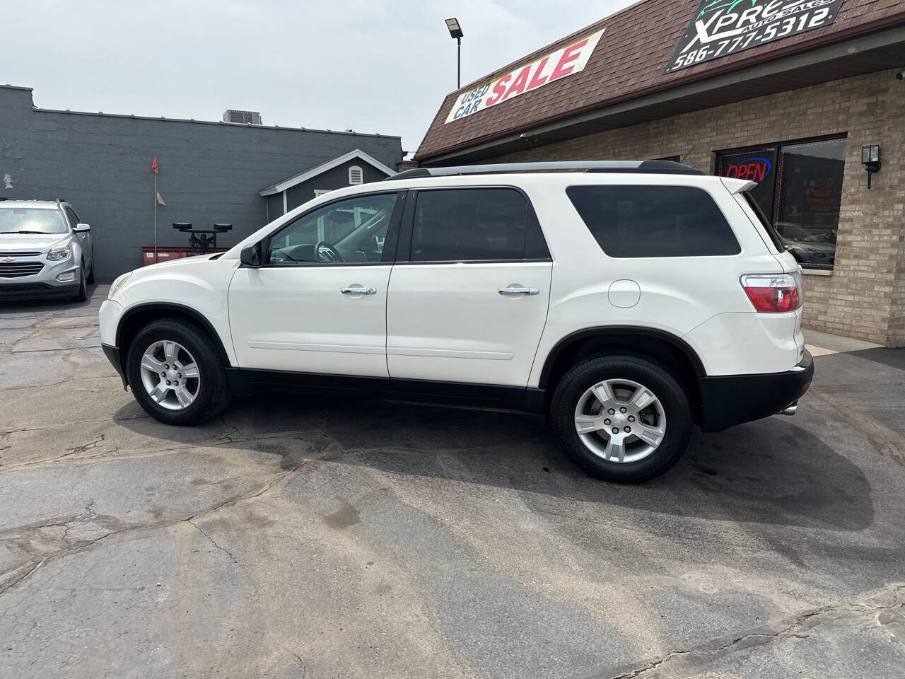 Used 2012 GMC Acadia SL w/ Preferred Package FWD image 10