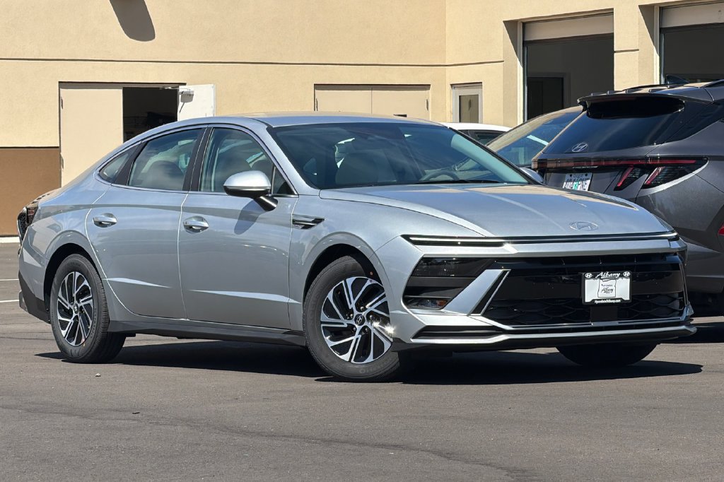 New 2026 Hyundai Sonata Blue FWD image 2