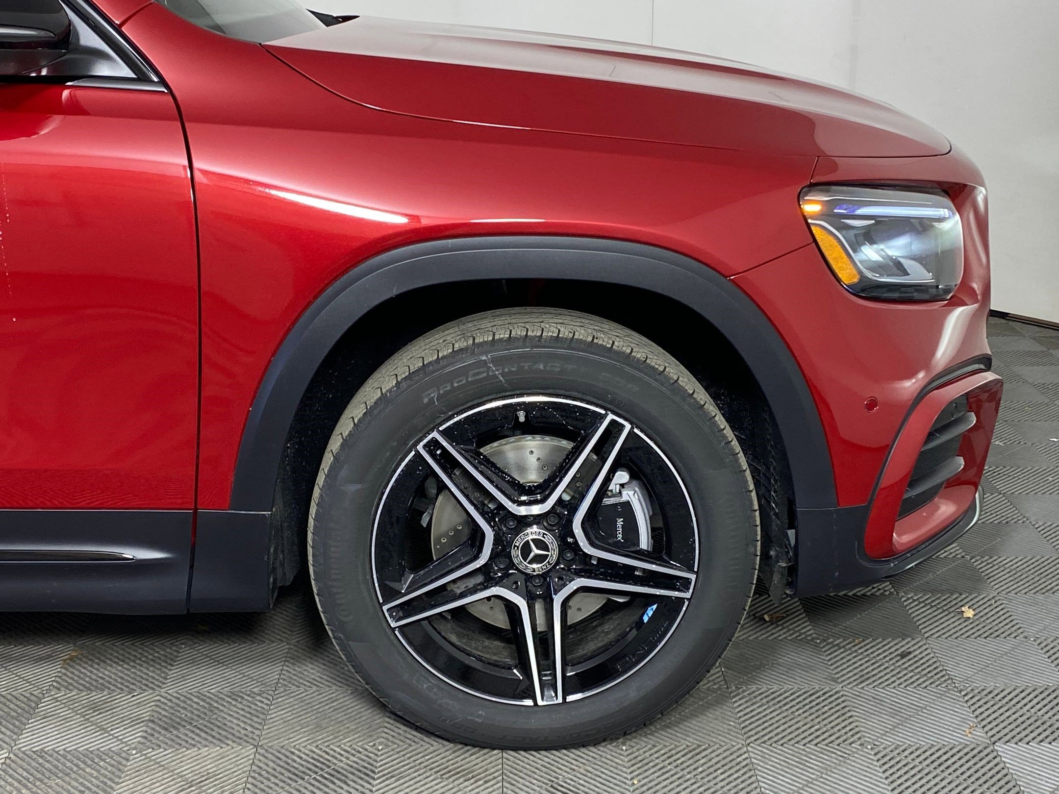 Used 2026 Mercedes-Benz GLB 250 4MATIC image 9