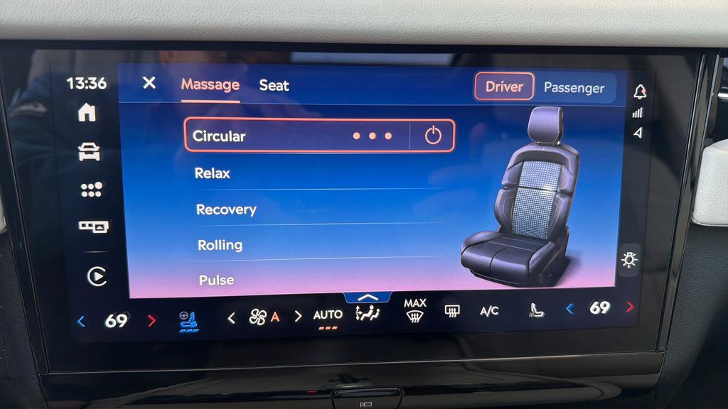 Used 2025 Lincoln Navigator Black Label image 32