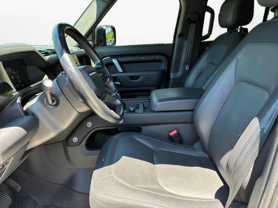 Used 2024 Land Rover Defender 130 Outbound AWD/4WD image 9
