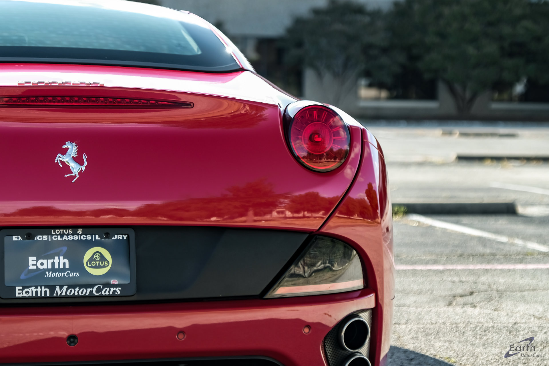 Used 2014 Ferrari California RWD image 16