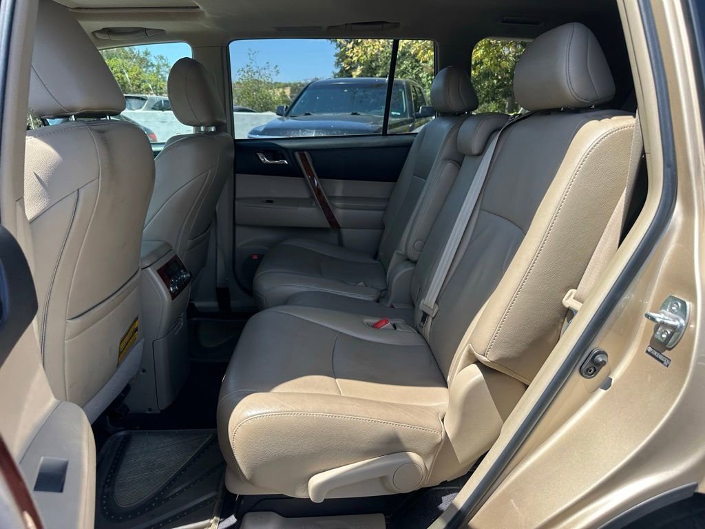 Used 2011 Toyota Highlander Limited w/ Tow Pkg FWD image 10