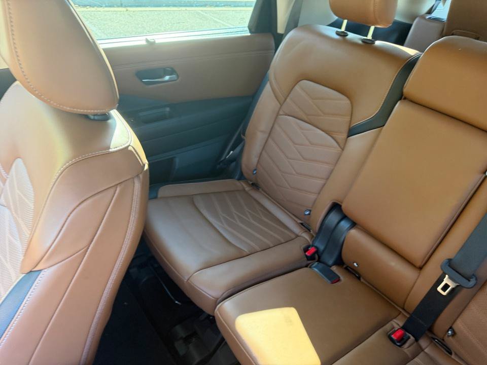 Used 2024 Nissan Pathfinder Platinum w/ Cargo Package AWD/4WD image 29