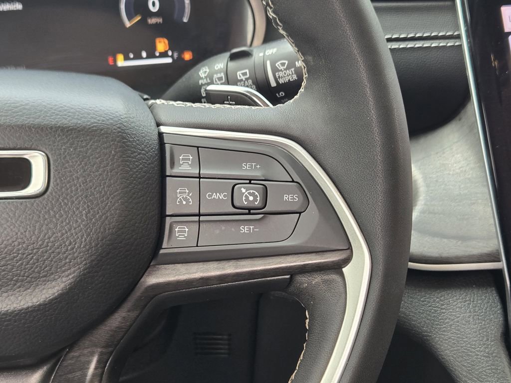 Used 2023 Jeep Grand Cherokee Limited RWD image 37