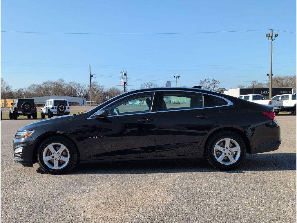 Used 2024 Chevrolet Malibu LT image 2