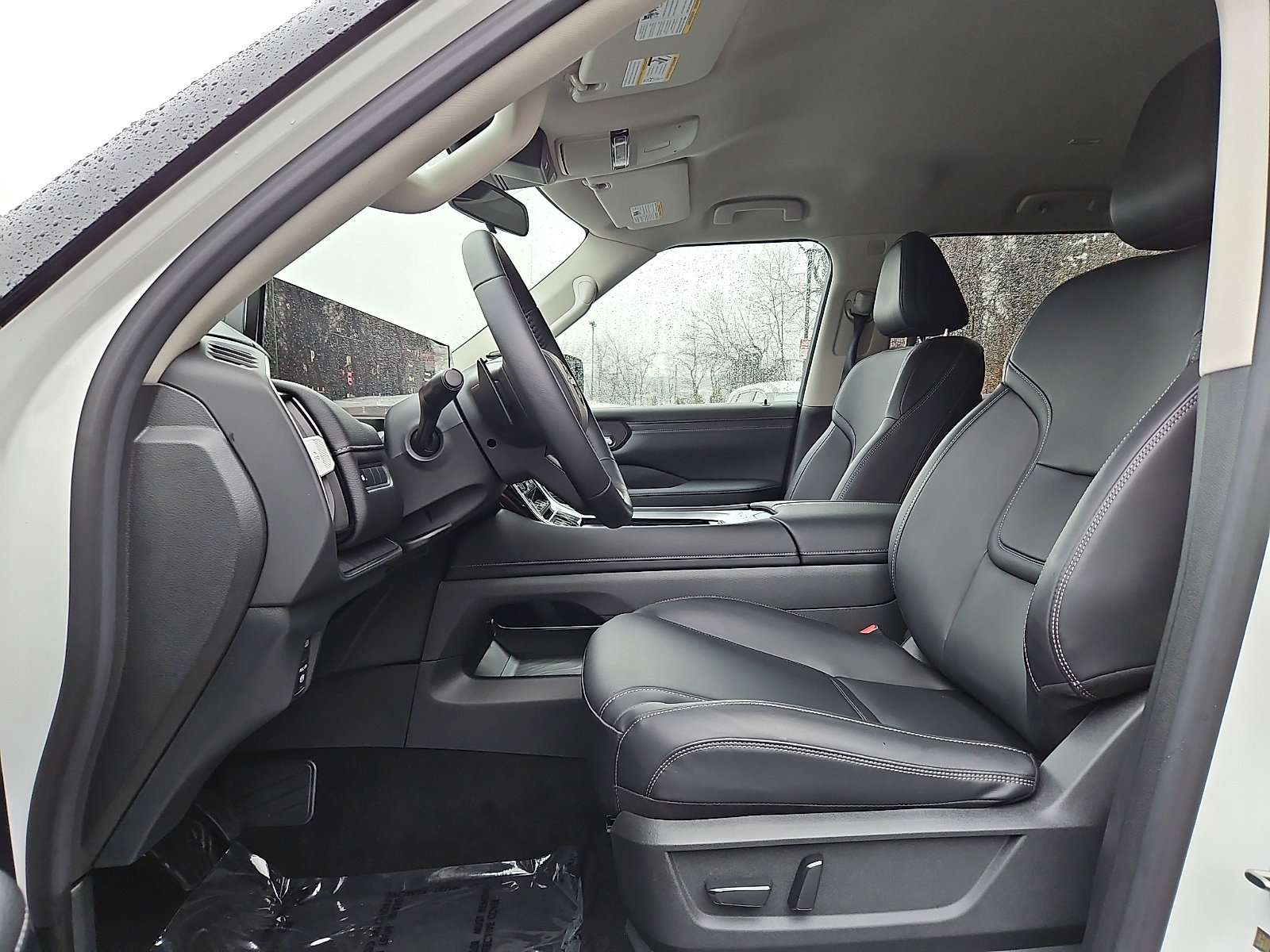 Certified 2025 Nissan Armada SV image 12