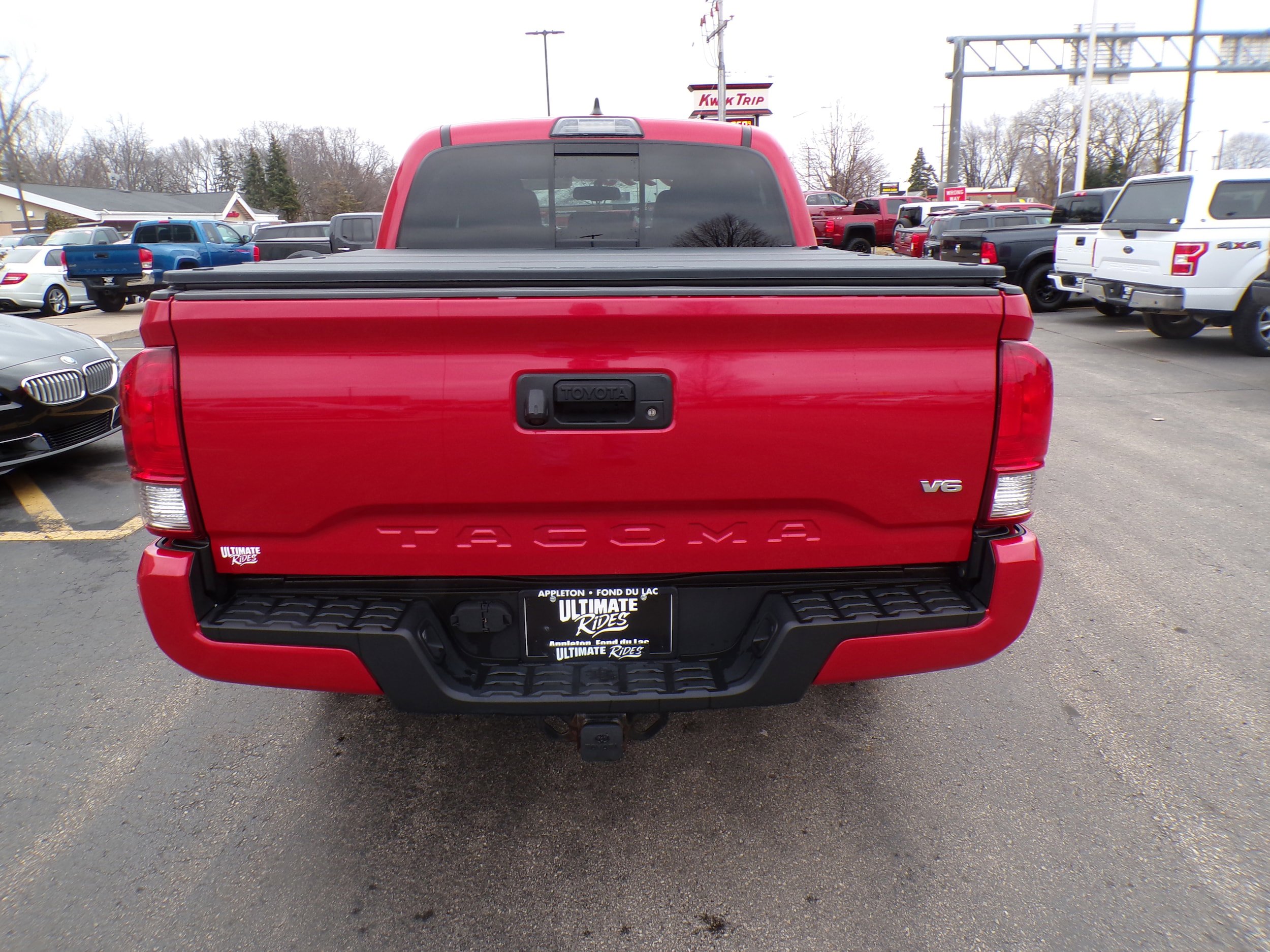 Used 2017 Toyota Tacoma SR image 4