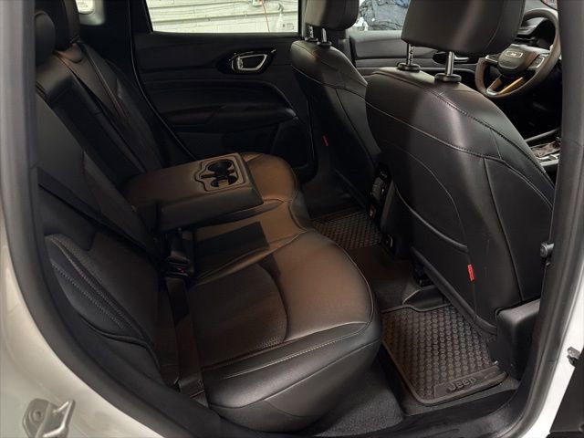 Used 2025 Jeep Compass Trailhawk AWD/4WD image 16