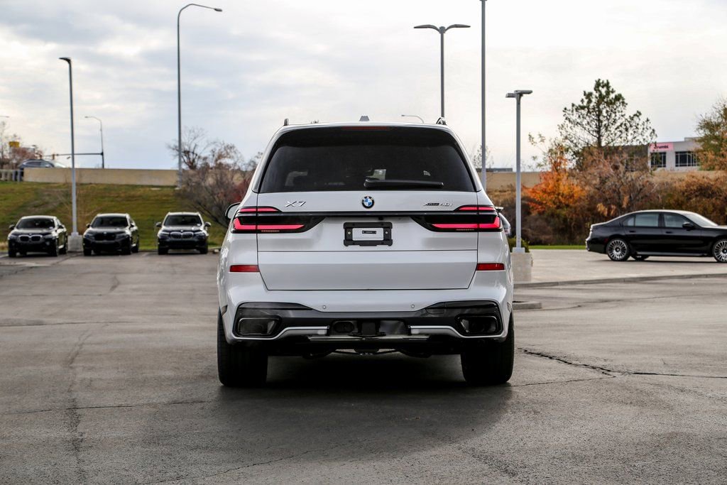 New 2026 BMW X7 xDrive40i image 4