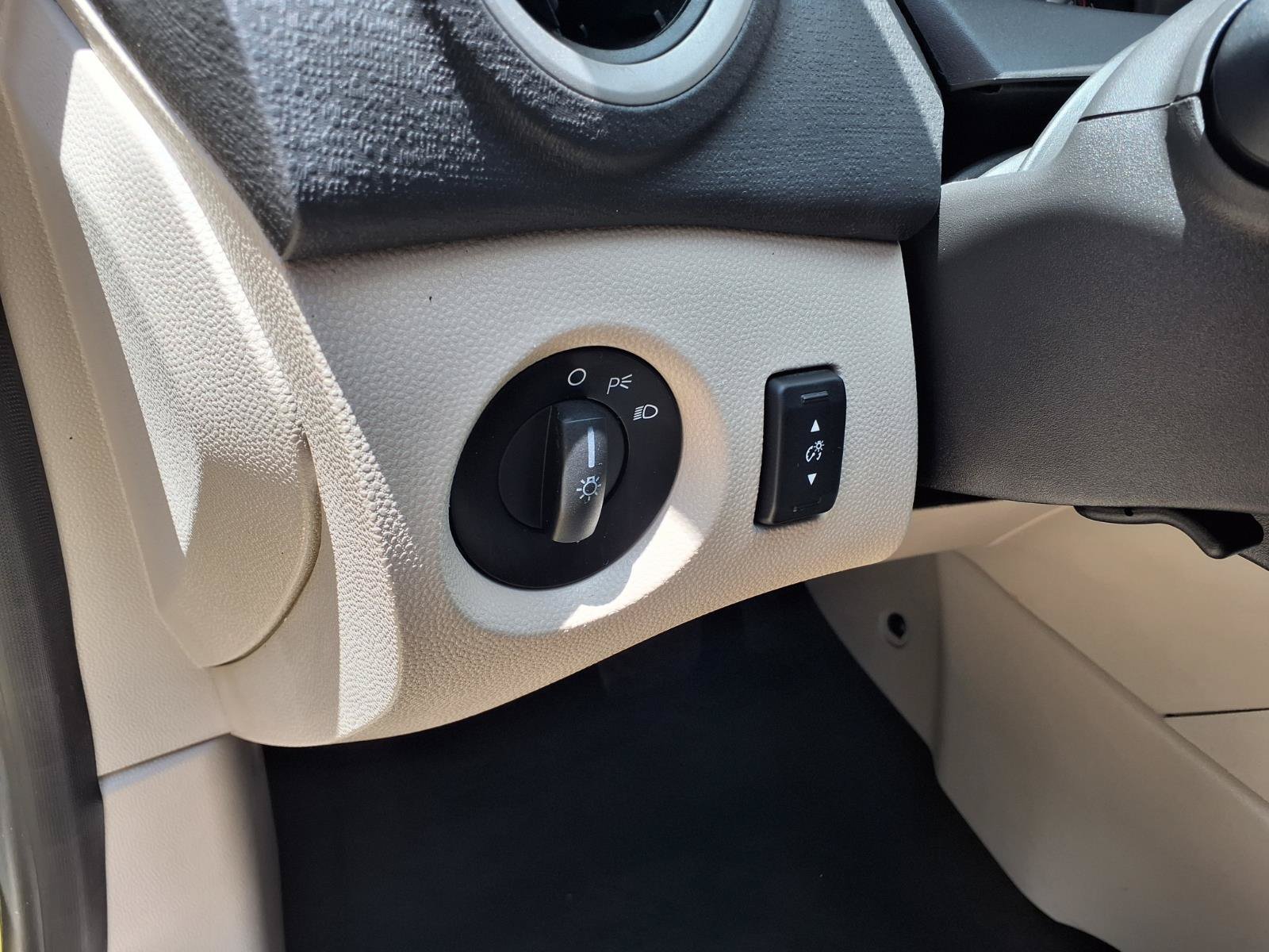 Used 2012 Ford Fiesta SE FWD image 18
