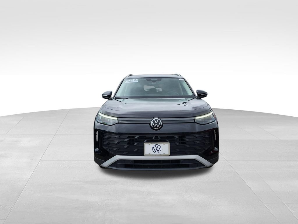 Used 2025 Volkswagen Tiguan S AWD/4WD image 2