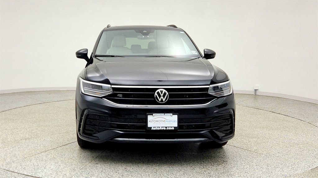 Used 2024 Volkswagen Tiguan SE R-Line AWD/4WD image 2
