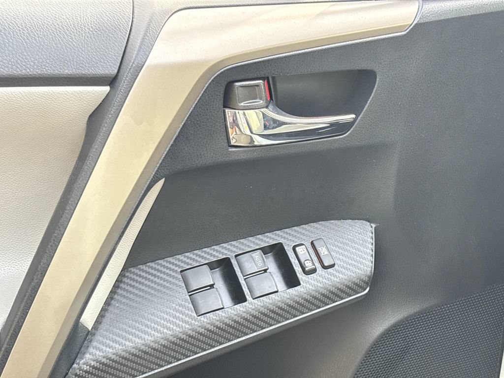 Used 2015 Toyota RAV4 XLE FWD image 16