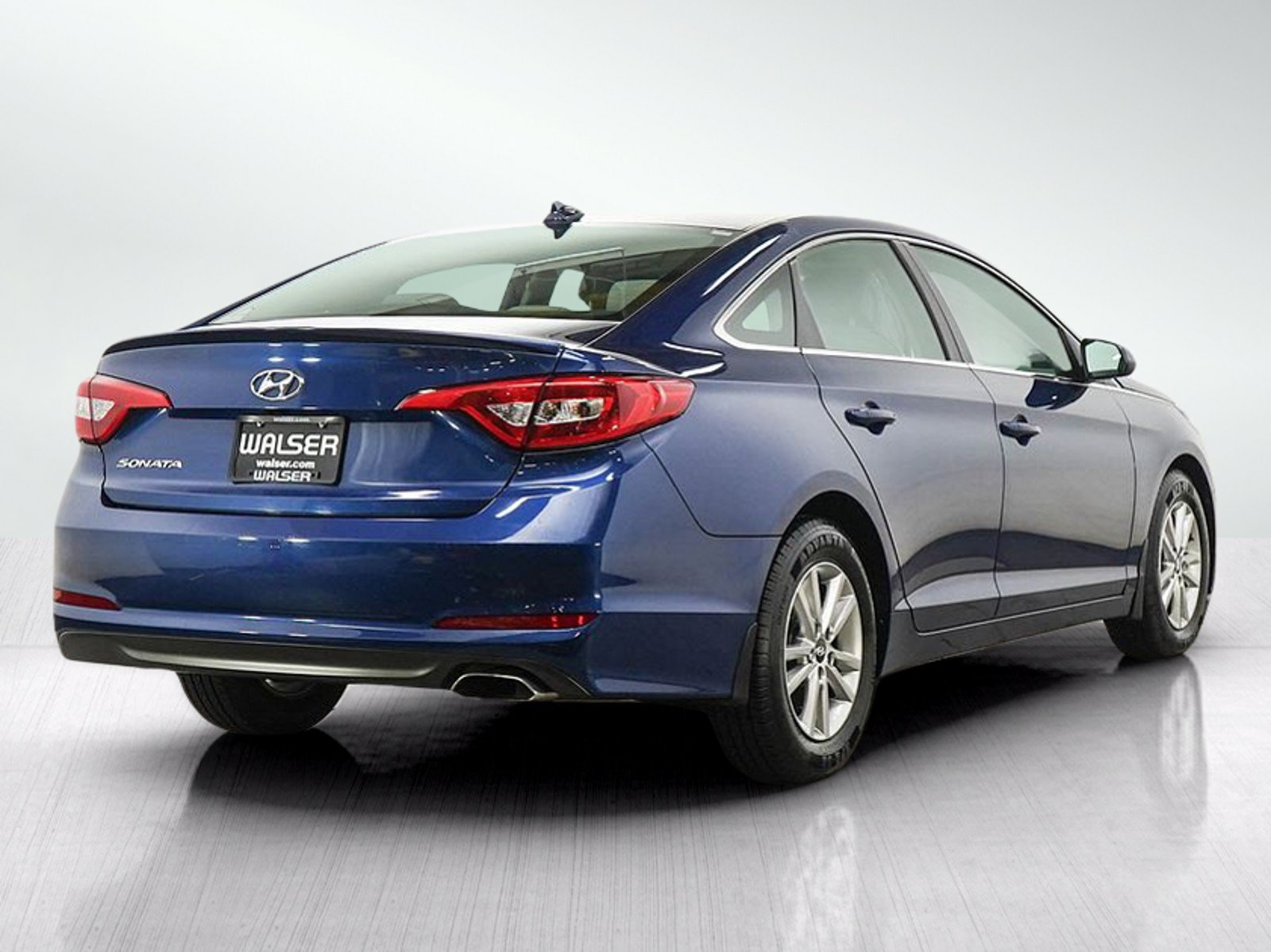 Used 2015 Hyundai Sonata SE w/ Option Group 09 FWD image 5