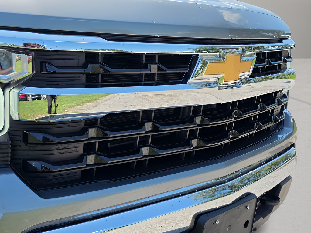 Used 2024 Chevrolet Silverado 1500 LT AWD/4WD image 9