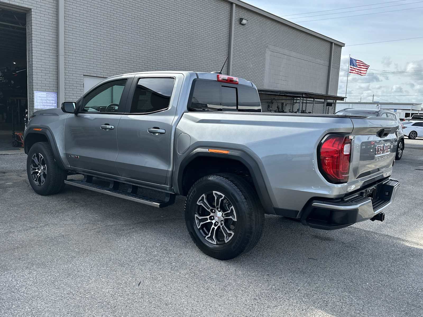 Used 2024 GMC Canyon AT4 image 7