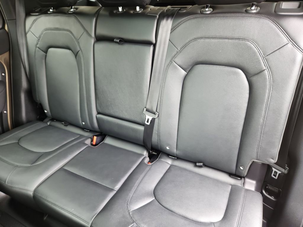 Used 2023 Land Rover Defender 110 S image 24