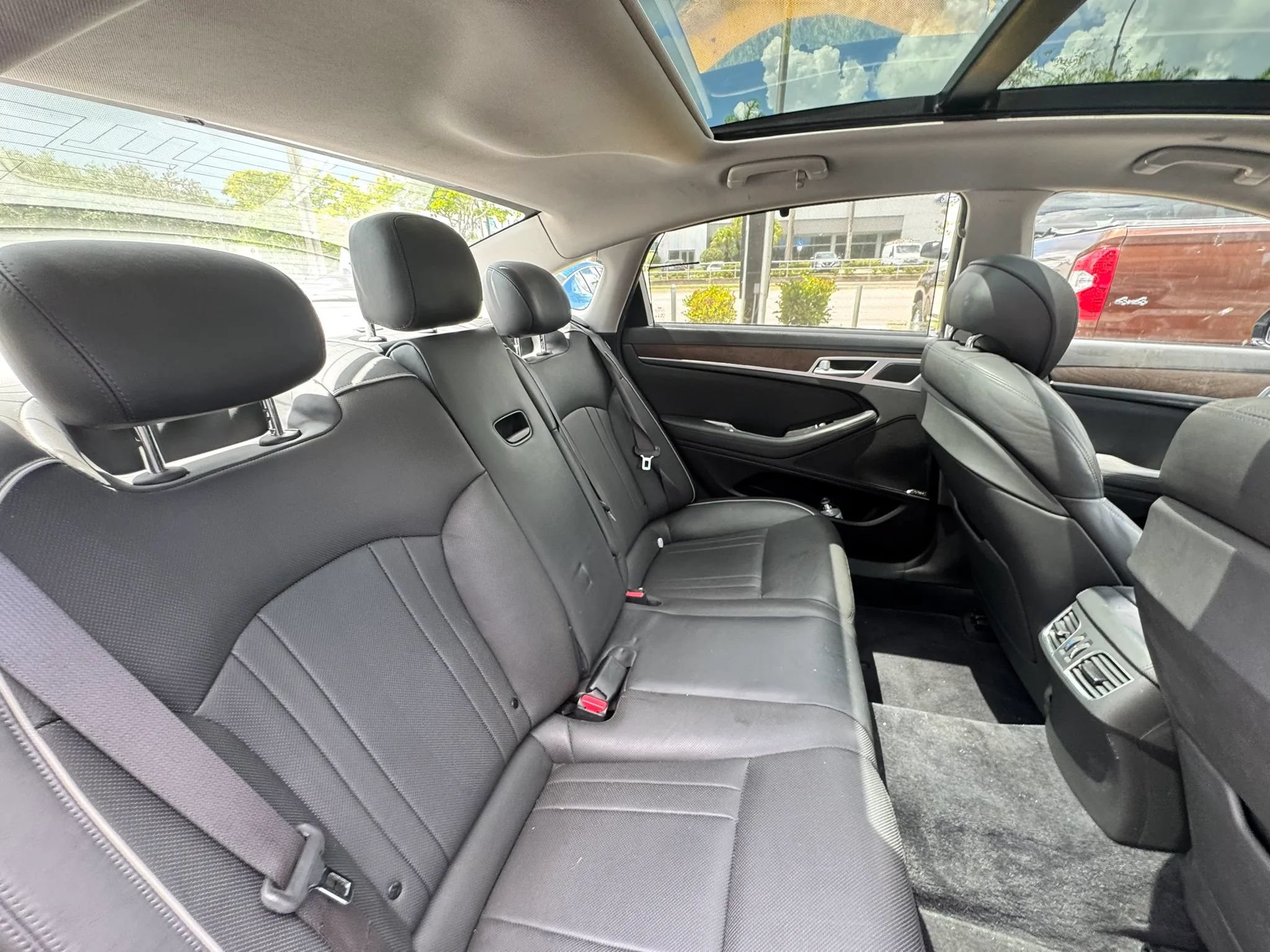 Used 2015 Hyundai Genesis 5.0 RWD image 22