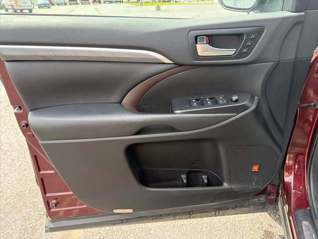 Used 2019 Toyota Highlander Limited AWD/4WD image 17
