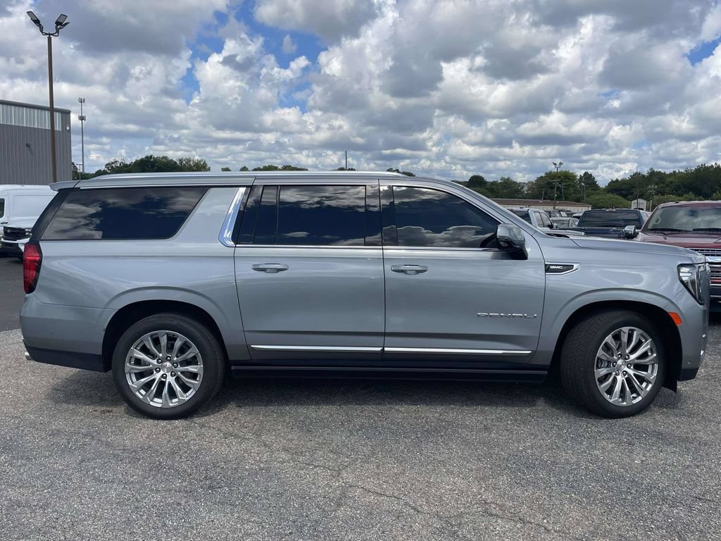 Used 2024 GMC Yukon XL Denali w/ Denali Reserve Package AWD/4WD image 2