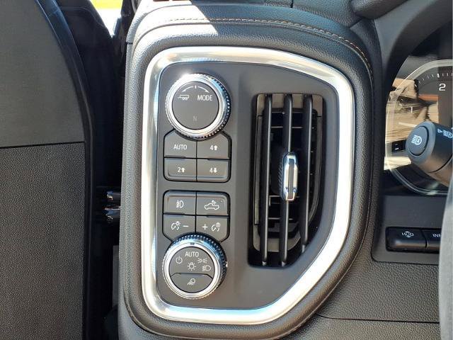 Used 2022 GMC Sierra 2500 AT4 w/ AT4 Premium Plus Package AWD/4WD image 16