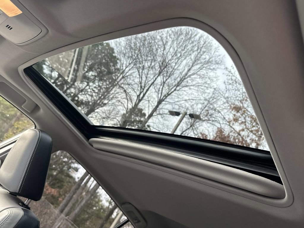 Used 2018 Toyota RAV4 Limited image 36