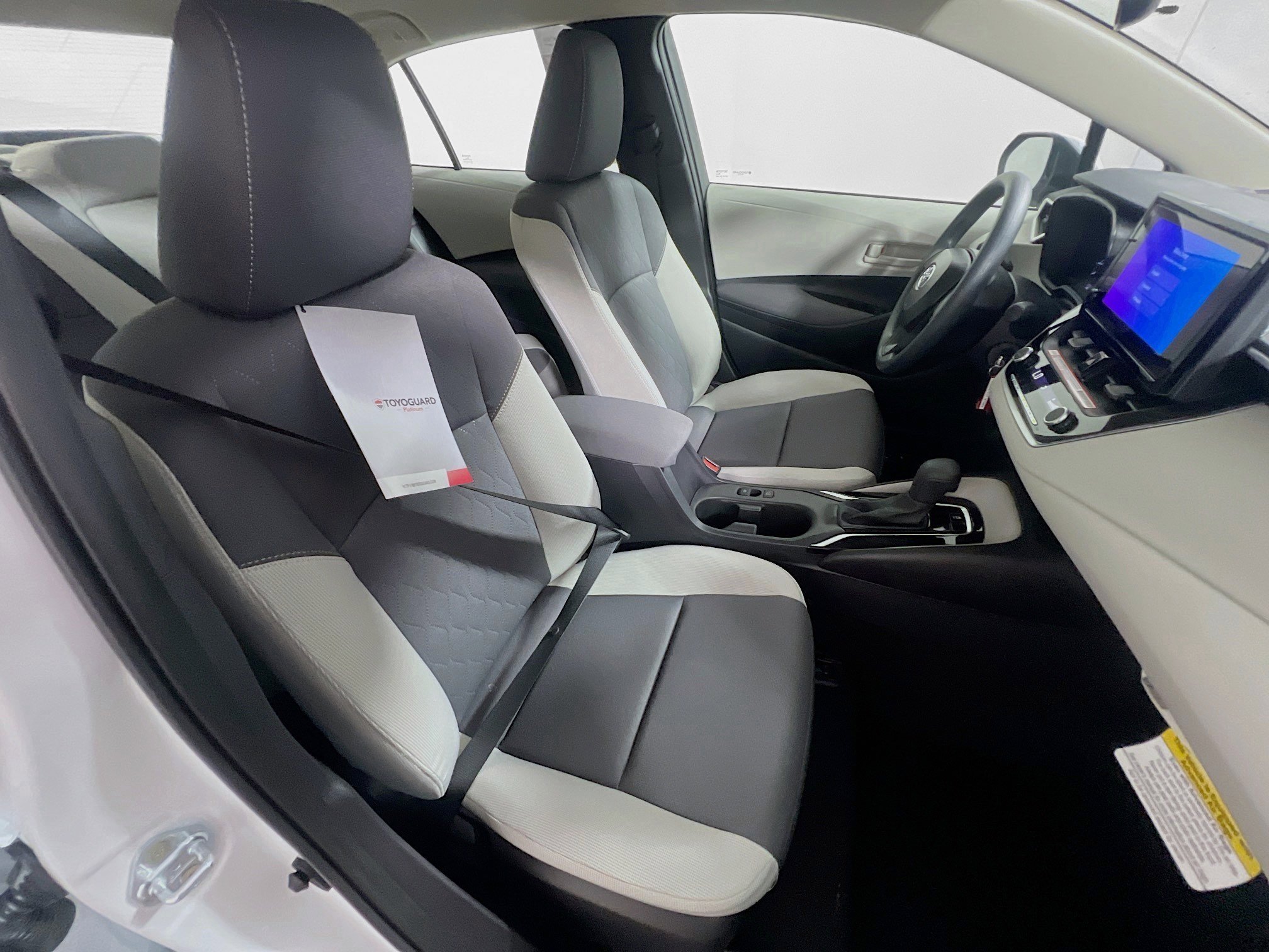 Used 2025 Toyota Corolla LE image 30