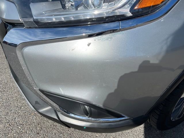 Used 2020 Mitsubishi Outlander SE image 3