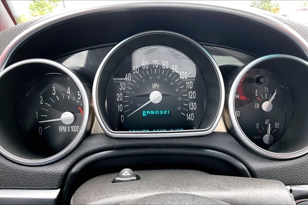 Used 2003 Chevrolet SSR w/ Preferred Equipment Group RWD image 17