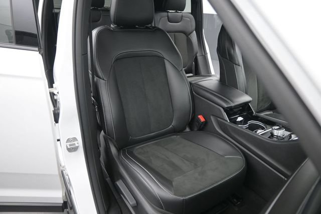 Used 2023 Jeep Grand Cherokee Altitude AWD/4WD image 19