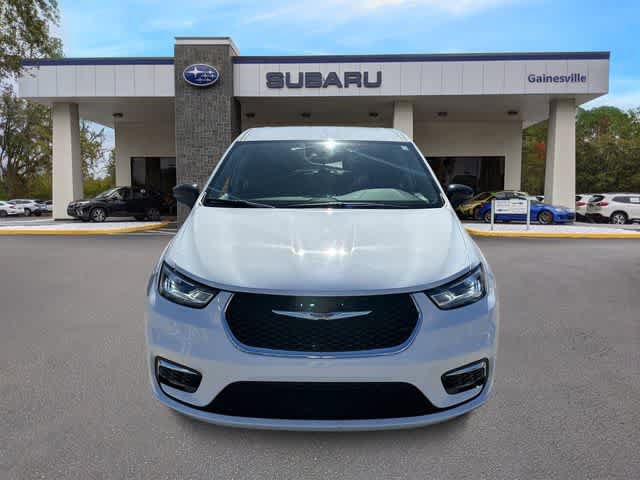 Used 2024 Chrysler Pacifica Touring-L FWD image 9