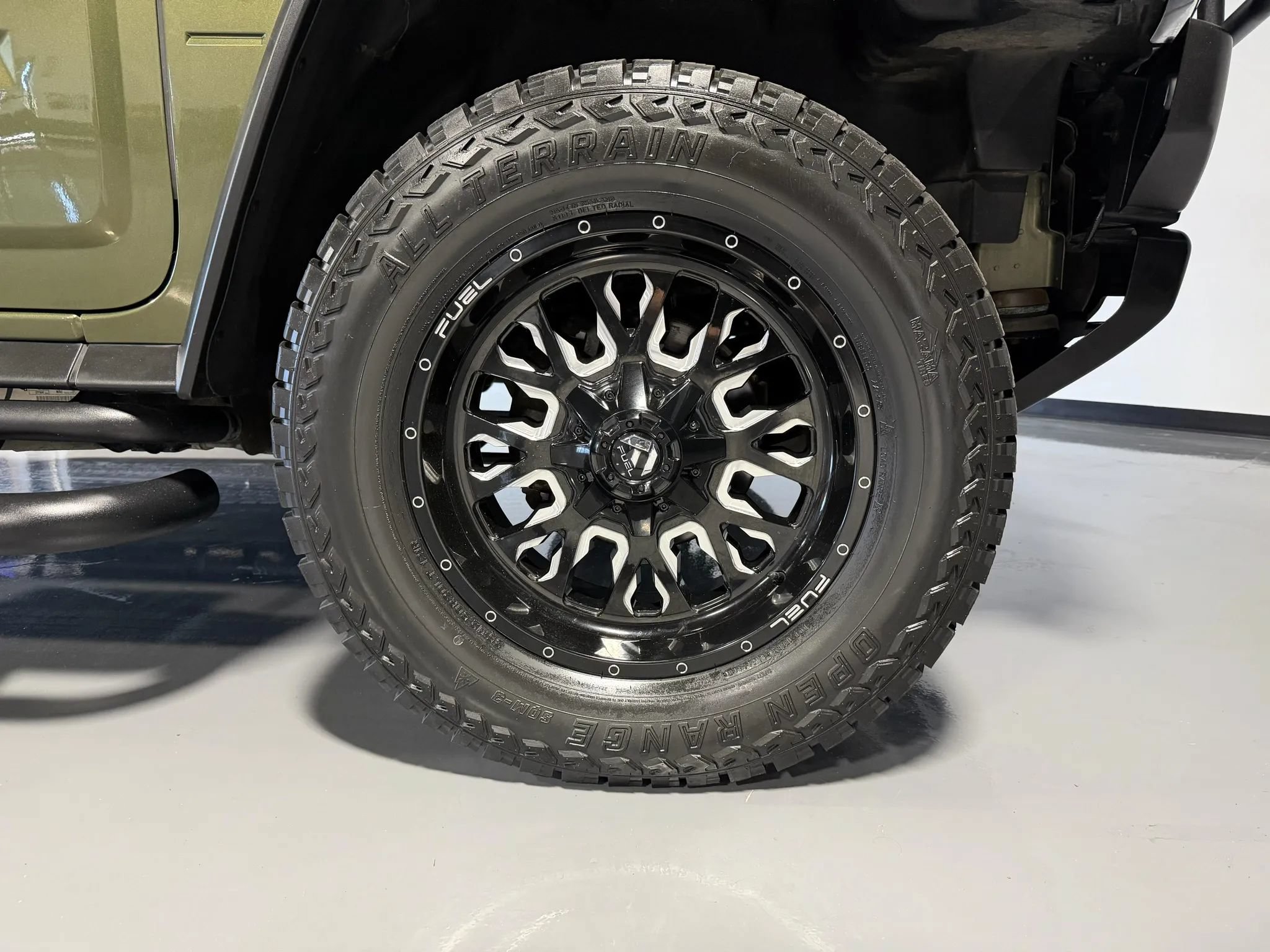 Used 2004 HUMMER H2 w/ Preferred Equipment Group AWD/4WD image 24