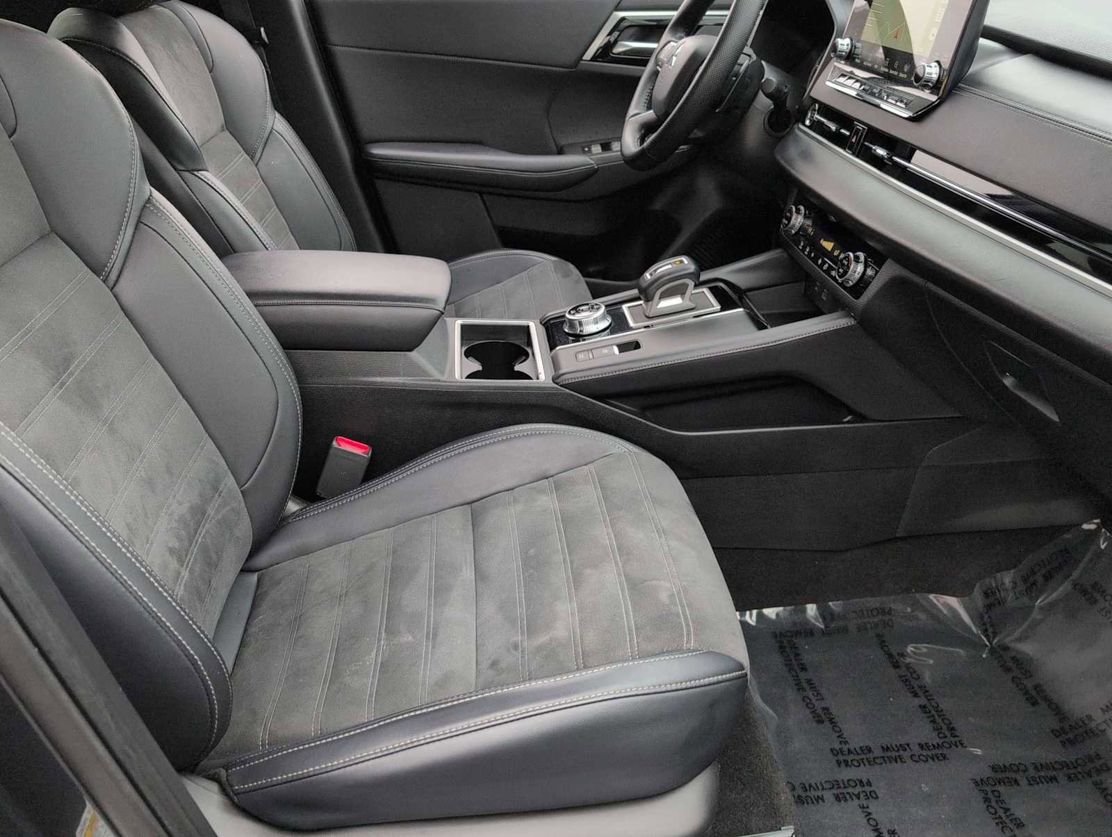 Used 2024 Mitsubishi Outlander SE image 21