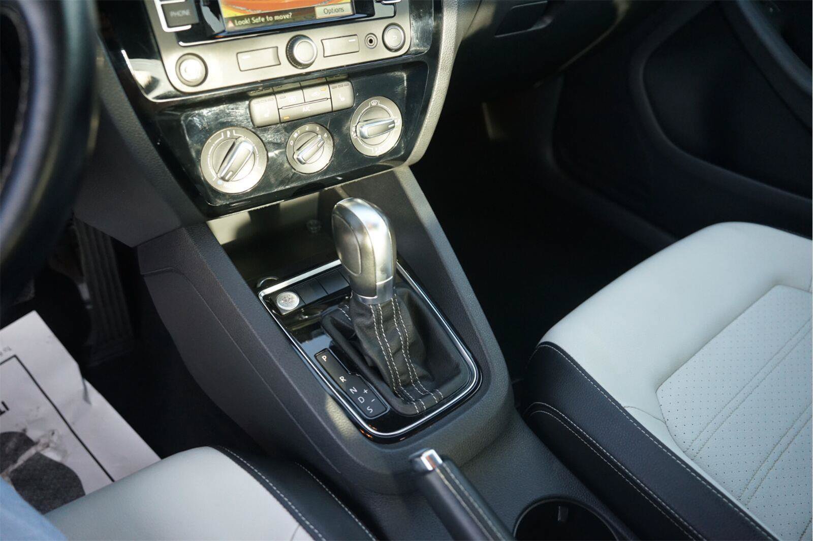 Used 2015 Volkswagen Jetta Sport FWD image 28