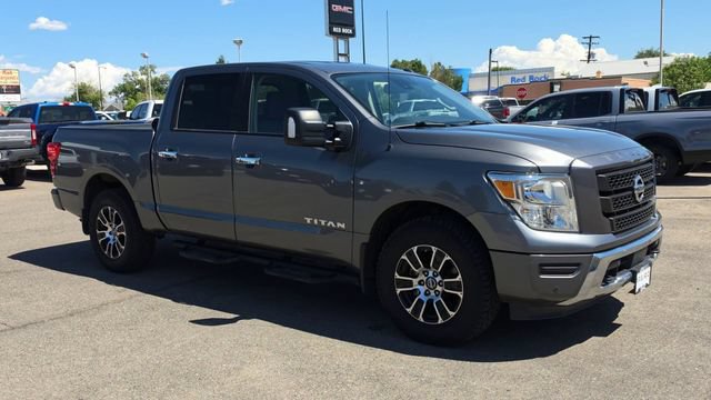 Used 2021 Nissan Titan SV w/ SV Convenience Package AWD/4WD image 2