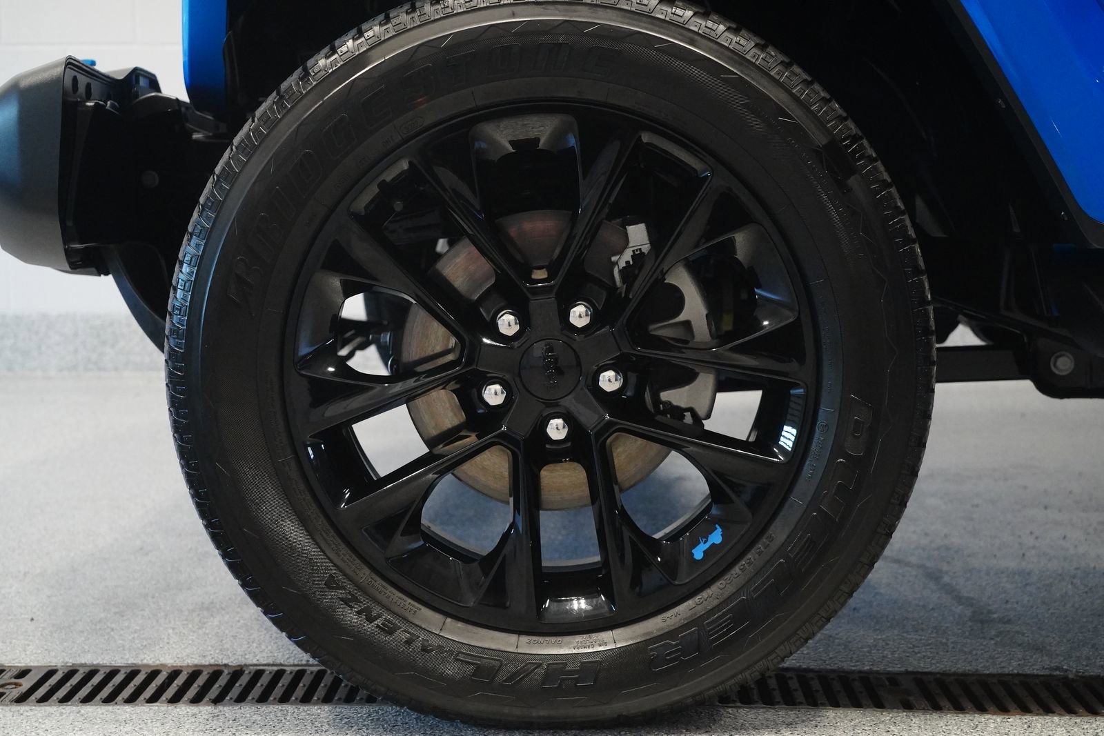 Used 2022 Jeep Wrangler Unlimited Sahara w/ Cold Weather Group image 9