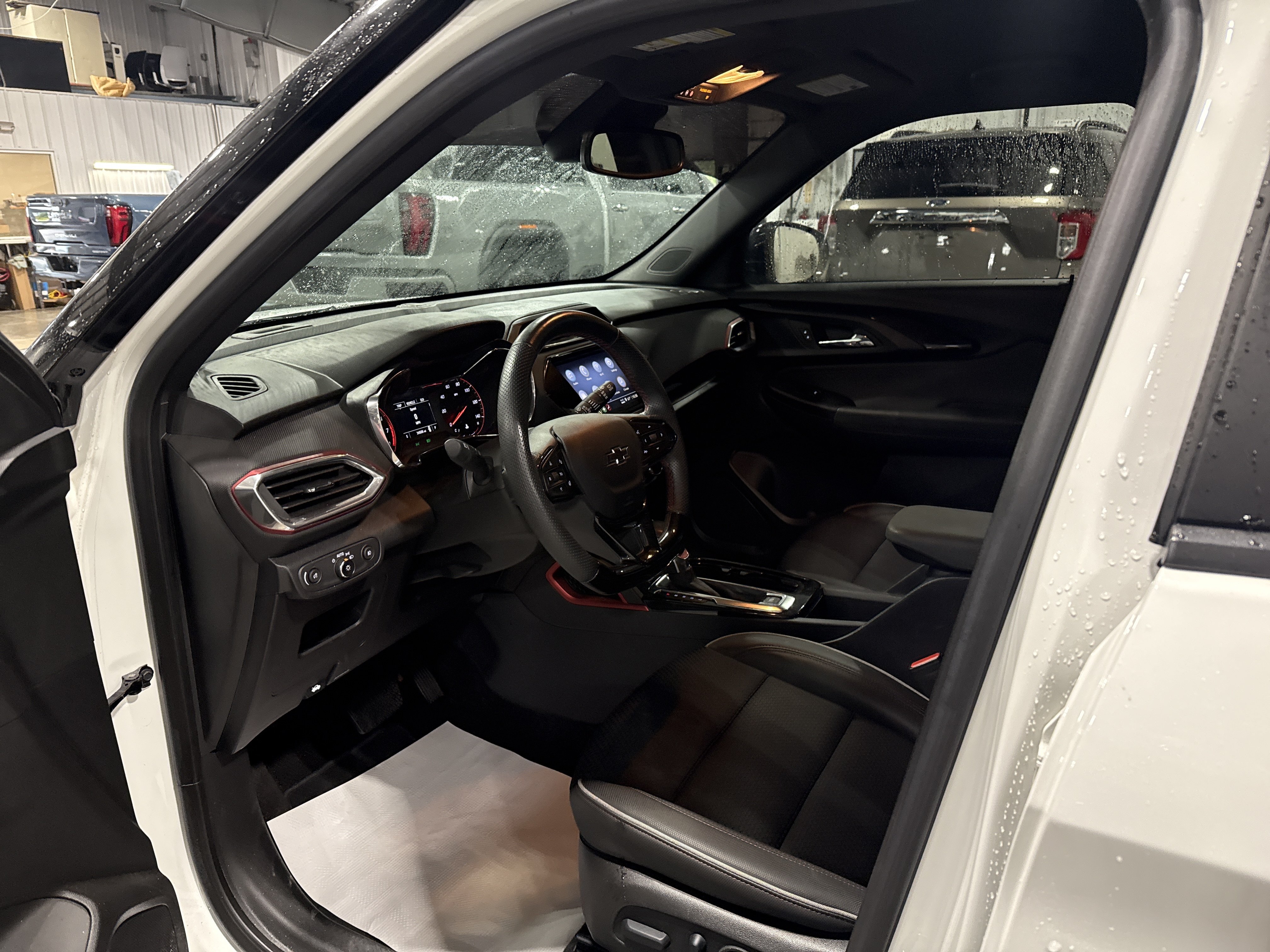 Used 2023 Chevrolet TrailBlazer RS w/ Convenience Package FWD image 7