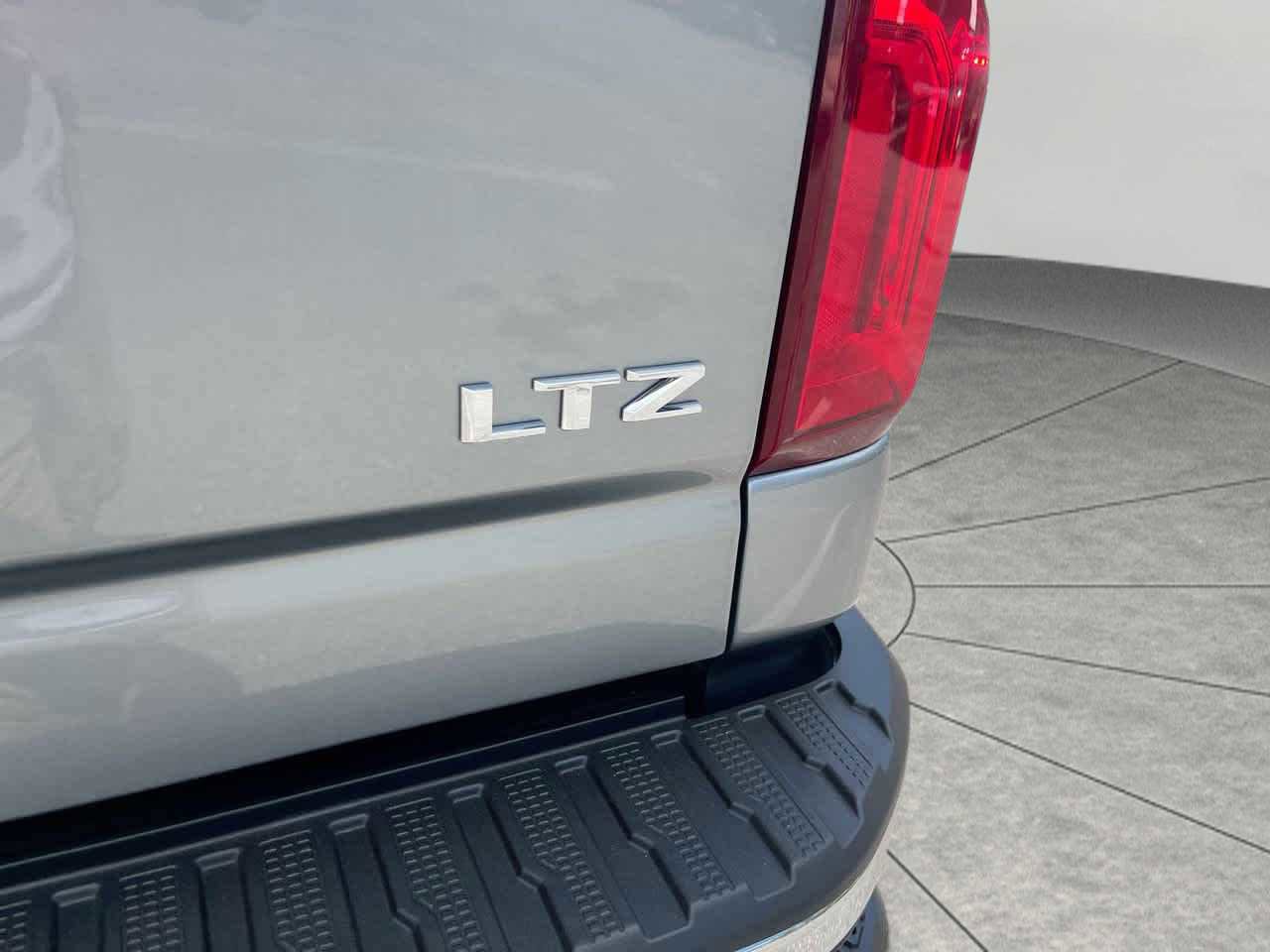 Used 2024 Chevrolet Silverado 2500 LTZ w/ LTZ Plus Package AWD/4WD image 8