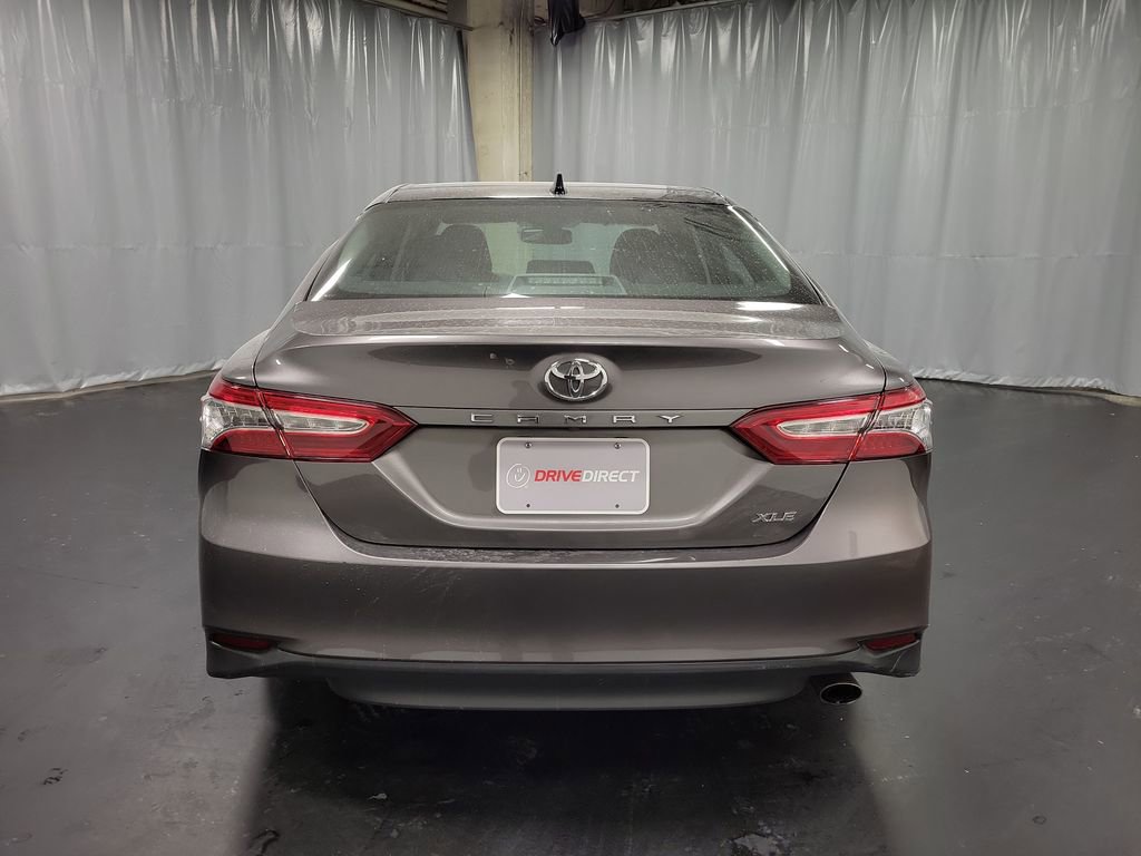 Used 2020 Toyota Camry XLE image 7