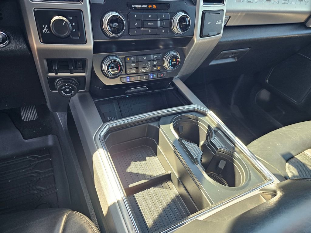 Used 2020 Ford F350 Platinum w/ FX4 Off-Road Package image 25
