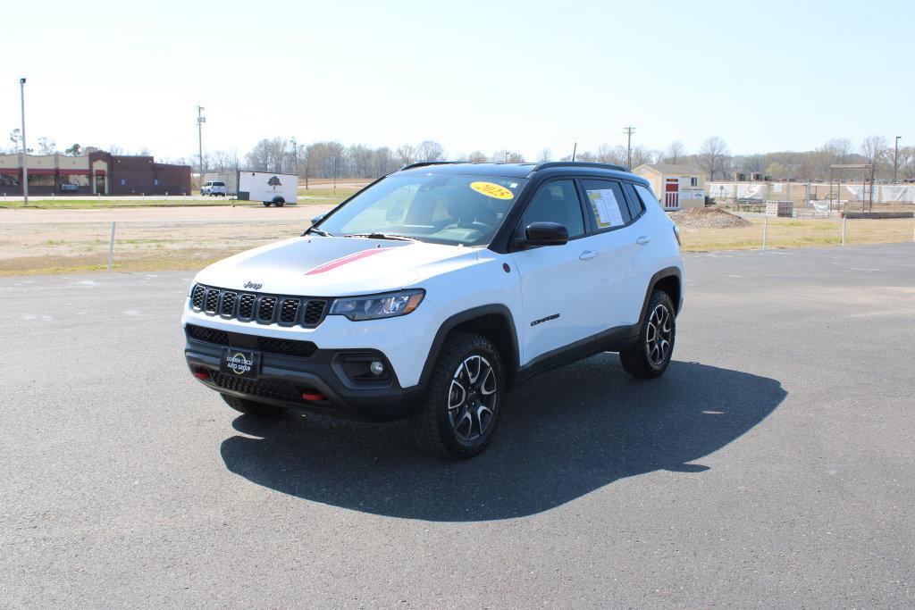 Used 2025 Jeep Compass Trailhawk AWD/4WD image 4