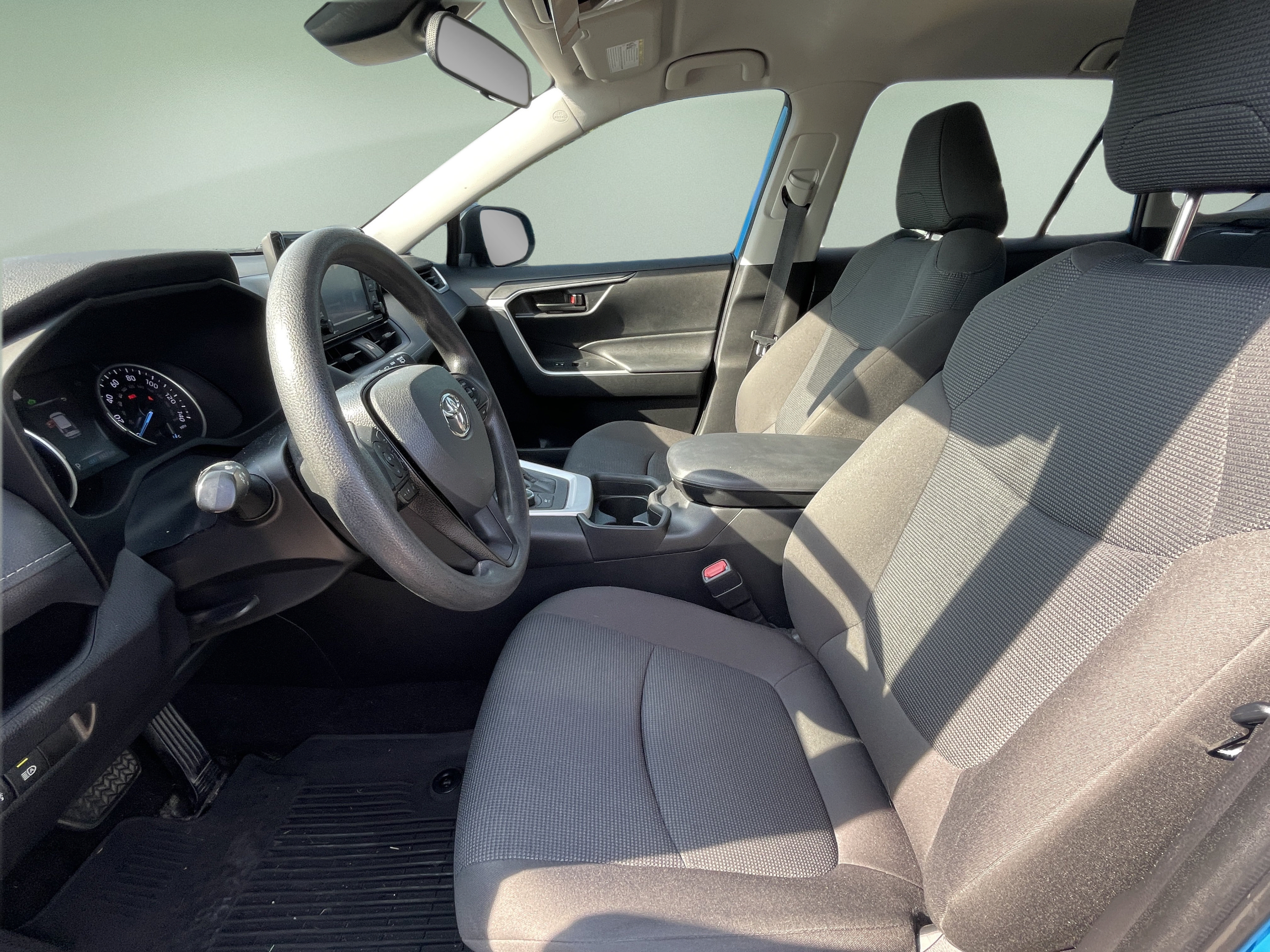 Used 2021 Toyota RAV4 LE AWD/4WD image 9