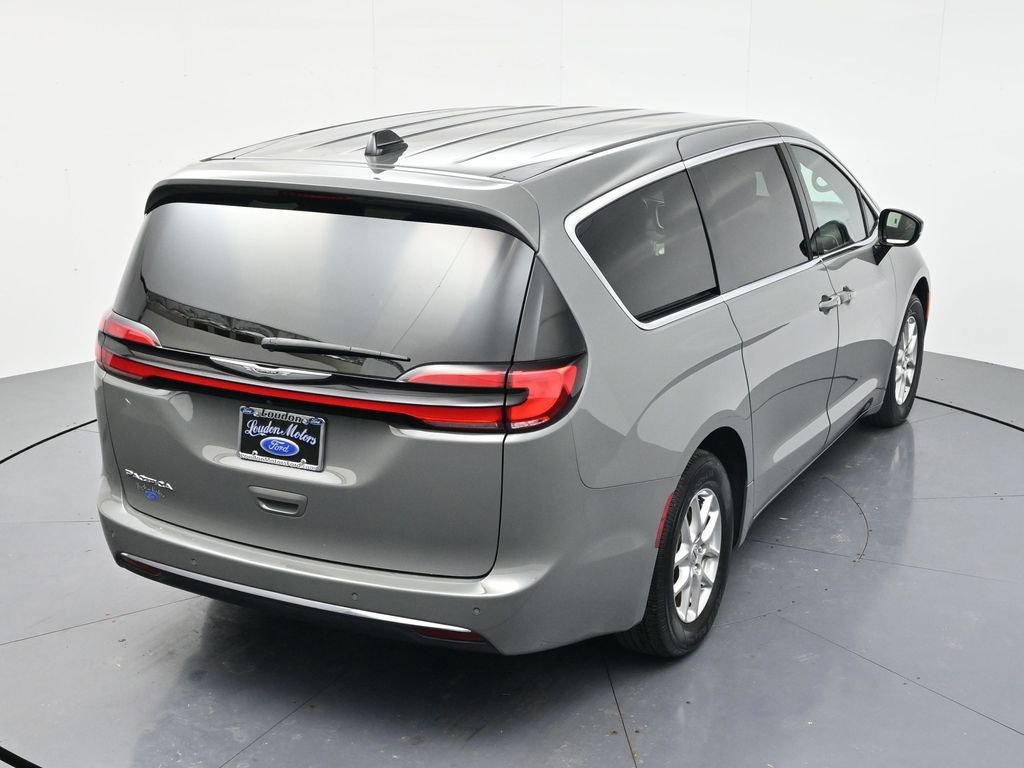 Used 2025 Chrysler Pacifica Select FWD image 39