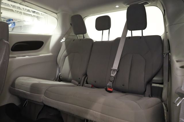 Used 2018 Chrysler Pacifica Touring Plus image 32