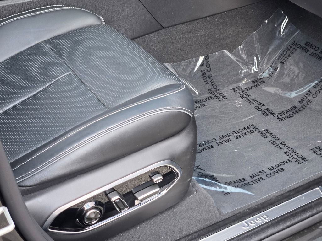 Certified 2024 Jeep Grand Cherokee Overland w/ Luxury Tech Group IV image 6