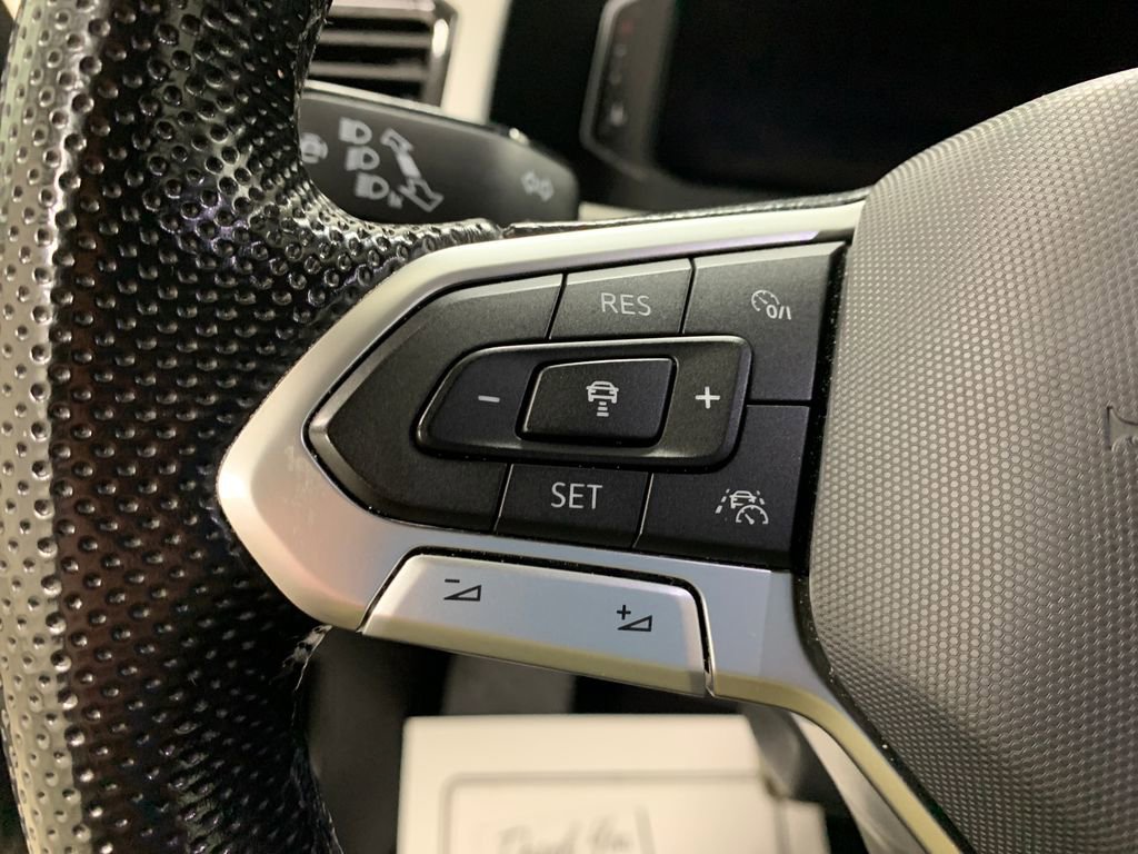 Used 2022 Volkswagen Atlas Cross Sport SEL R-Line image 11